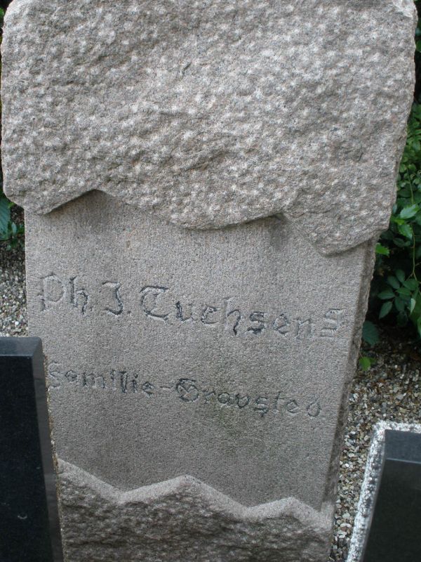 Ph. J. Tuchsen's familiegravsted.JPG